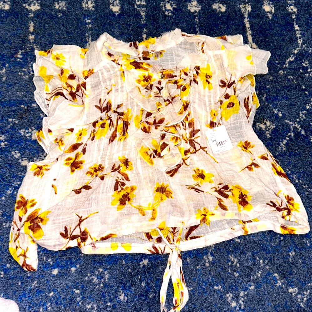 Free people size xsmall with tags has a draw string at the bottom of shirt